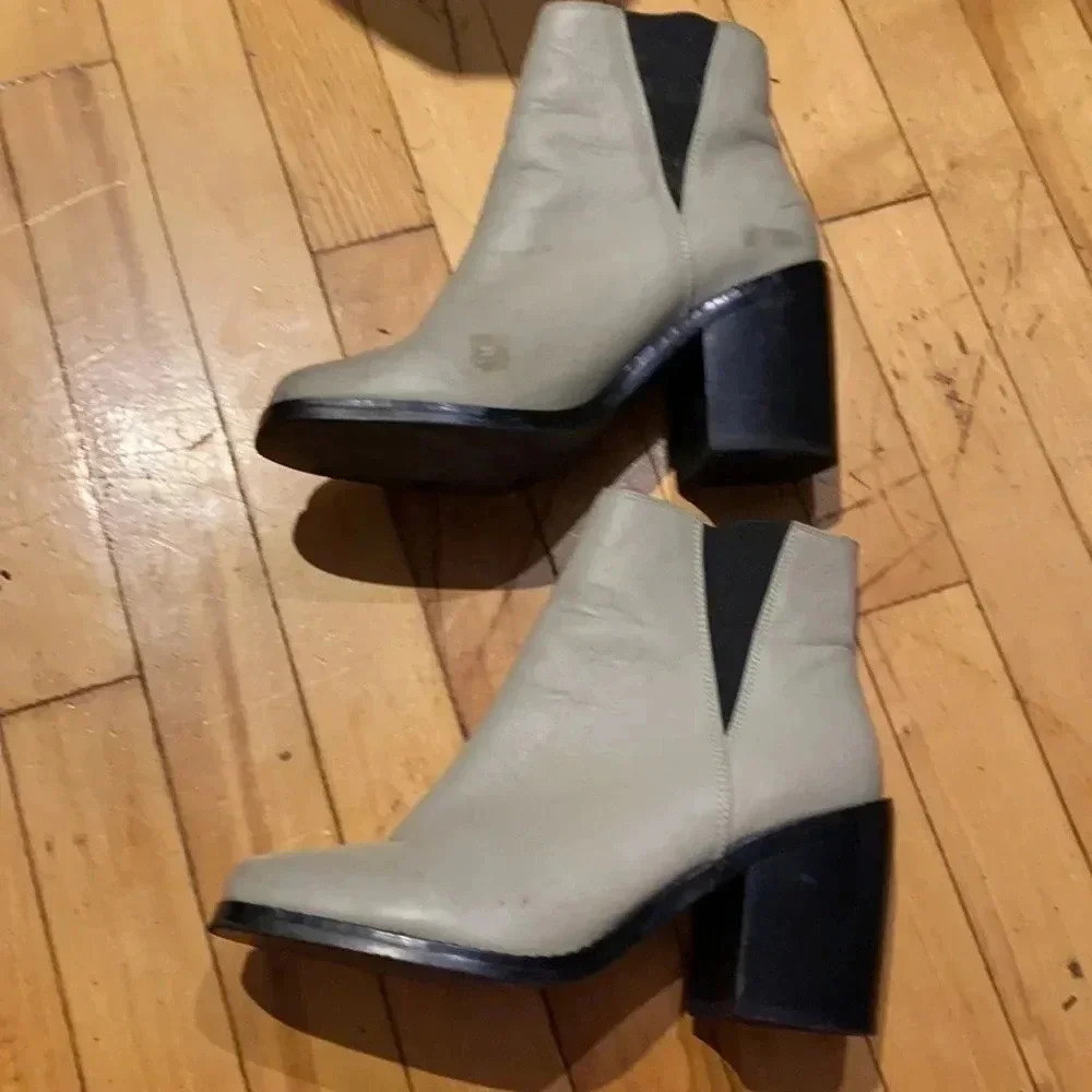 Shelly’s London booties - Picture 4 of 10